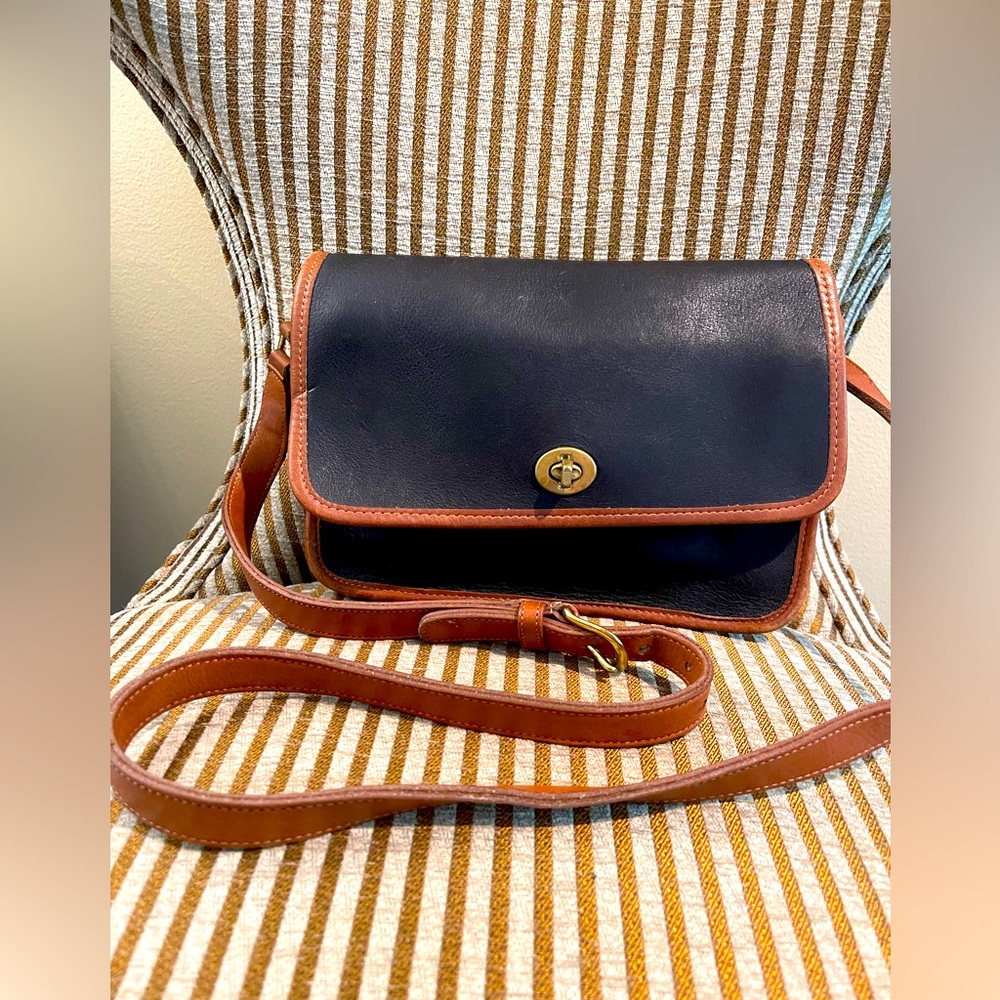 32
Vintage Coach Black Leather Spectator Compartment Shoulder Crossbody Bag